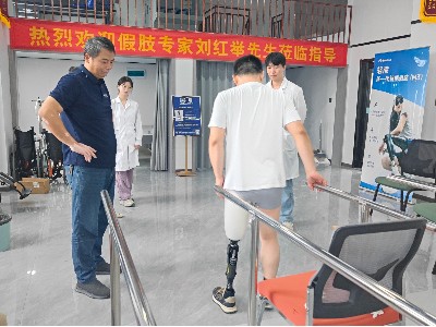 假肢專家劉紅舉坐診恩德萊河南愛心店，助力客戶開啟新征程